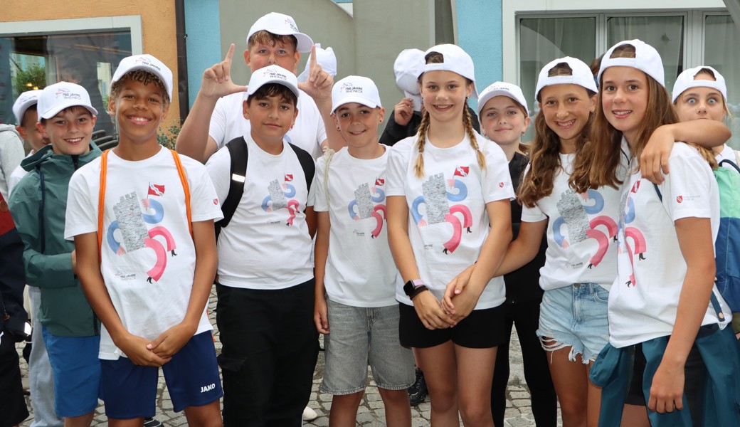 Schülerinnen und Schüler eröffnen das Rheinecker Jubiläumsfest