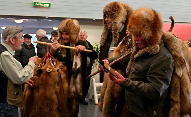 Video: Einen Fünfliber für einen Fuchs - Pelzfellmarkt in Altstätten