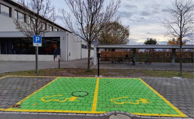 Bei den Sportanlagen gibt es neu zwei Ladesäulen für  Elektrofahrzeuge