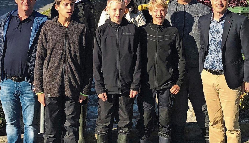 Bachputzete als Ferienjob: Die Schülerinnen und Schüler der OMR arbeiteten unter Aufsicht der Bauverwaltung Berneck. 