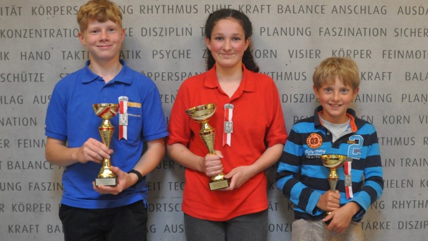 Die Häädlerin Jasmin Graf (Mitte) gewann in der Jugendkategorie vor Nico Staub (Teufen, links) und dem Herisauer Lukas Gisler. Die Häädlerin Jasmin Graf (Mitte) gewann in der Jugendkategorie vor Nico Staub (Teufen, links) und dem Herisauer Lukas Gisler.
