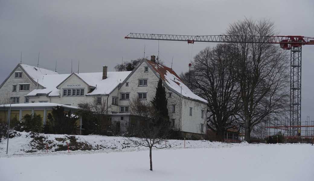 Falsche Hoffnung: Baukran ist nicht für den Umbau des Hotels Pension Nord bestimmt.