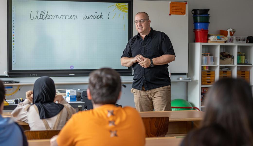 Die Schulen haben grösste Mühe offene Stellen zu besetzen. Teils werden sogar pensionierte Lehrkräfte zurückgeholt.