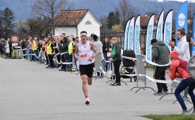 Mehr als 1000 Läuferinnen und ein Streckenrekord im Halbmarathon am 46. Rhylauf