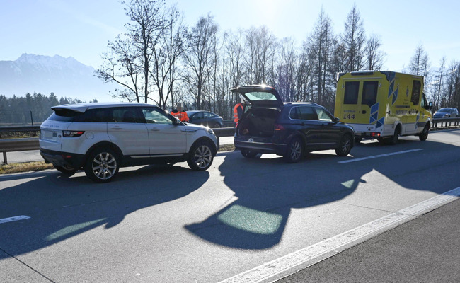 Lieferwagen verlor Fracht, nachfolgende Autos stiessen zusammen