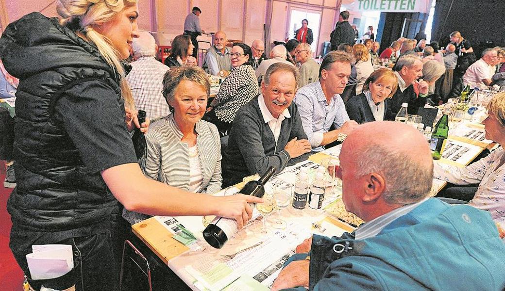 Nachdem alle Traktanden abgearbeitet waren, wurde ein exzellenter Tropfen aus dem Rheintal ausgeschenkt.