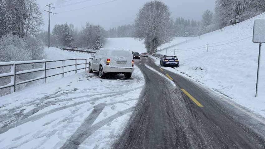 In den Verkehrsunfall in Schachen bei Herisau waren drei Autos involviert.