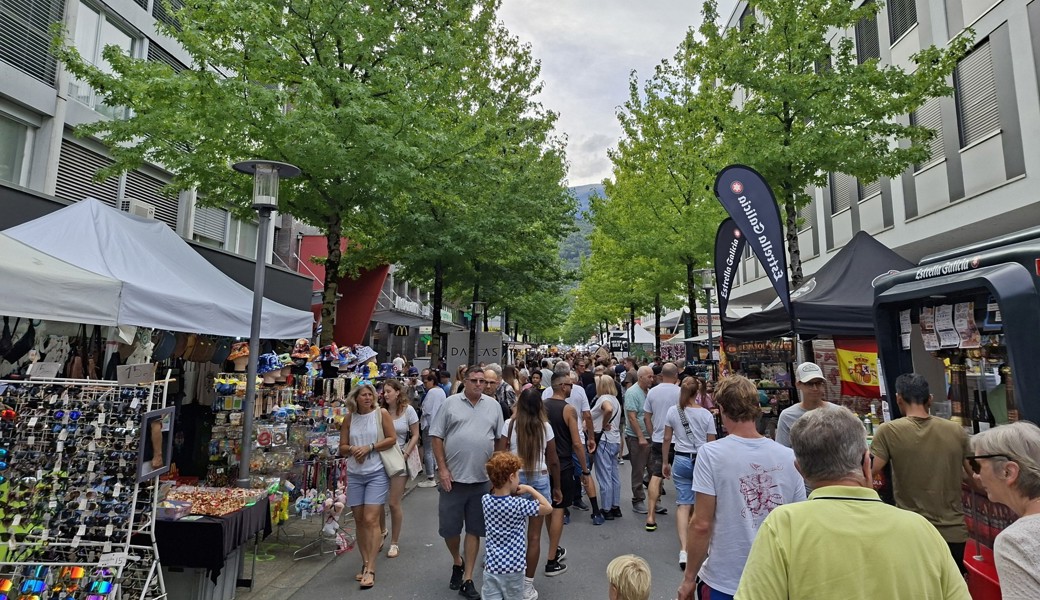 Spielfreude und Kulinarisches: Buntes und belebtes Buchserfest