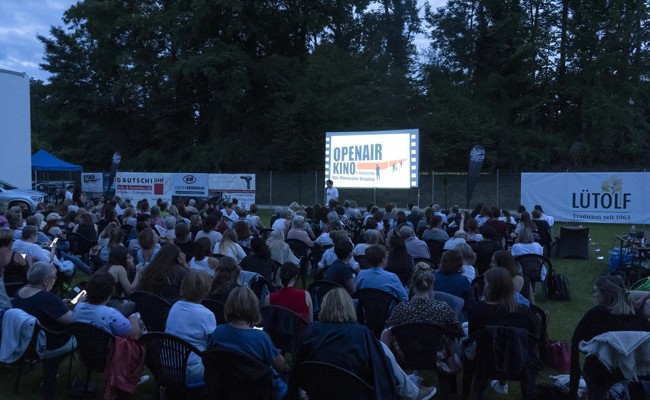 Ladies Night, Schweizer Filme und mehr – das Open-Air-Kino im Strandbad Bruggerhorn startet