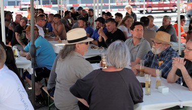 Die Gemeinde bedankte sich bei den Handwerkerinnen und Handwerkern mit einem Fest