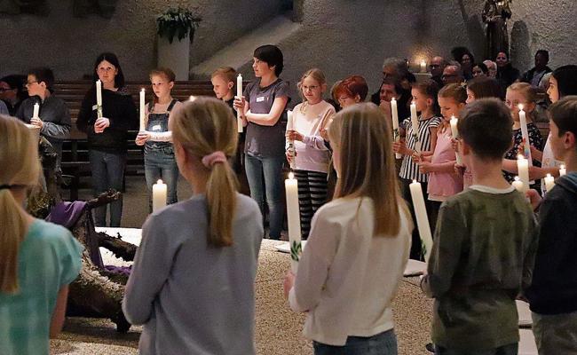 Jugendliche  erneuerten ihr Taufversprechen
