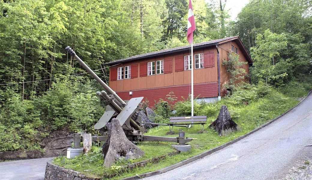 Die militärische Anlage, ab 1941 im Heldsberg erbaut, mit kompletter, ausgeklügelter Infrastruktur für über 120 Mann Besatzung erstaunt die Besucherinnen und Besucher immer wieder.