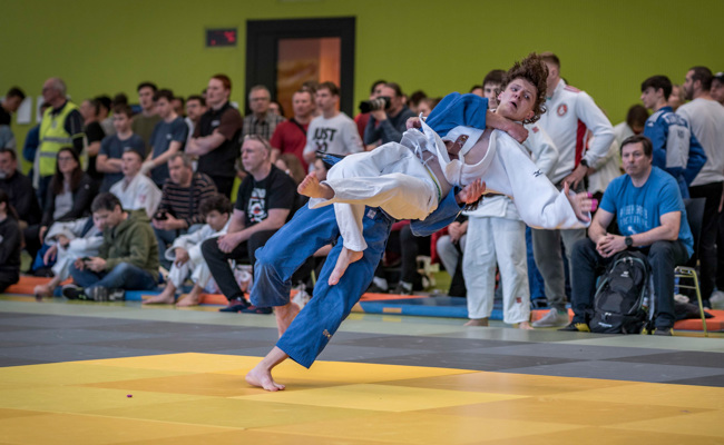 In der Schöntalhalle messen sich die Judoka im Kampf um die Quali für die Schweizer Meisterschaft