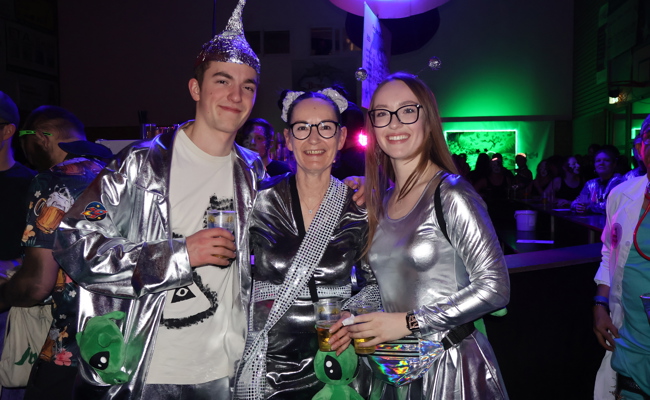 Schwerelos in Richtung Fasnacht: Rebstein feiert ausgelassen an der Tätscher-Nacht