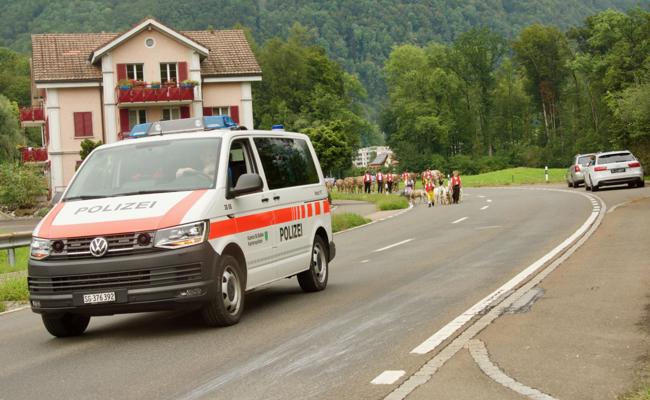 Polizei eskortiert Alpabzug