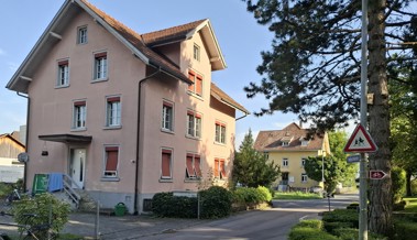 Drei Wohnungen werden vermietet: Die Gemeinde kauft Liegenschaft von der Zollverwaltung