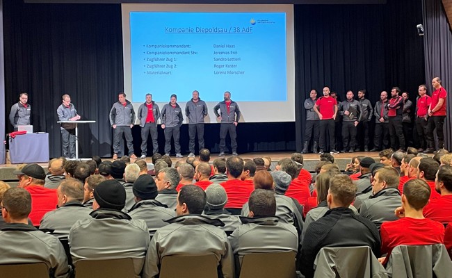 Über 200 Angehörige der neuen Feuerwehr Unteres Rheintal am ersten Informationsabend