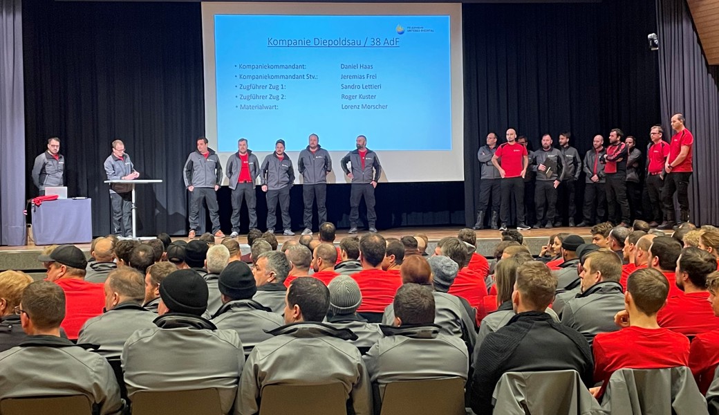 Über 200 Angehörige der neuen Feuerwehr Unteres Rheintal am ersten Informationsabend