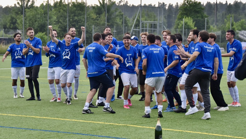 Jubel beim FC Widnau: In Uster stieg er von der 2. Liga inter in die 1. Liga Classic auf.