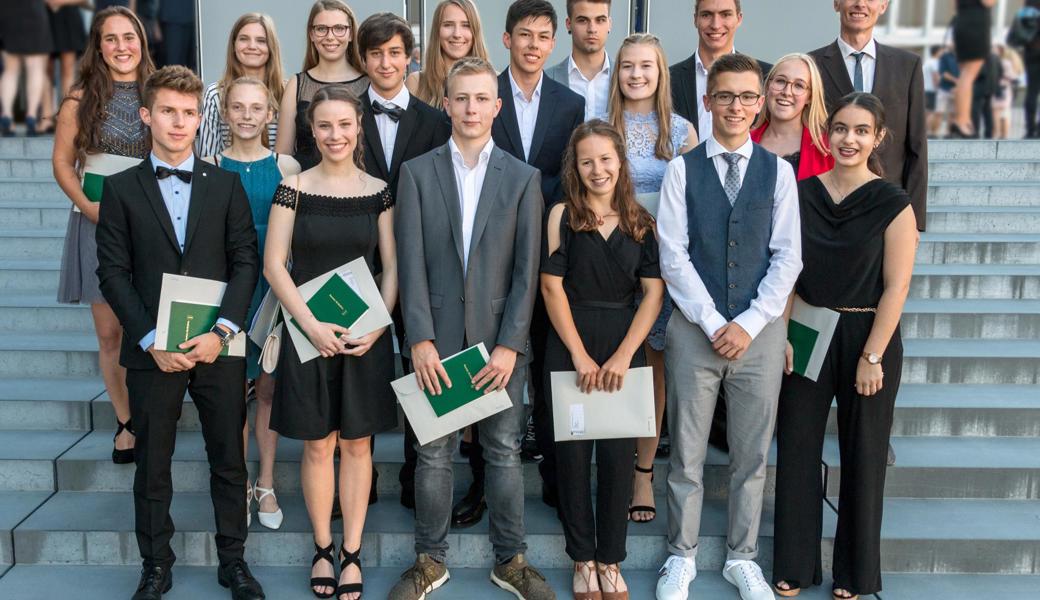 Klasse 4LeSe: Untere Reihe: LaRegina Mattia, Hömmerich Lilena, Bolt Stefan, Hasler Chiara, Jäger Gian, Useini Melek. Mittlere Reihe. Zellweger Ronja, Sieber Jürg, Lais Martin, Margadant Elina, Lichtensteiger Soheyla. Obere Reihe: Köppel Ronja, Bosshard Sabrina, Schmid Julia, Wambach Anja, Hauser Samuel, Kluser Sebastian, Klassenlehrer Stefan Lang.