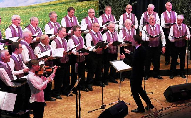 Männerchor trotz des Wetters in Frühlingsstimmung