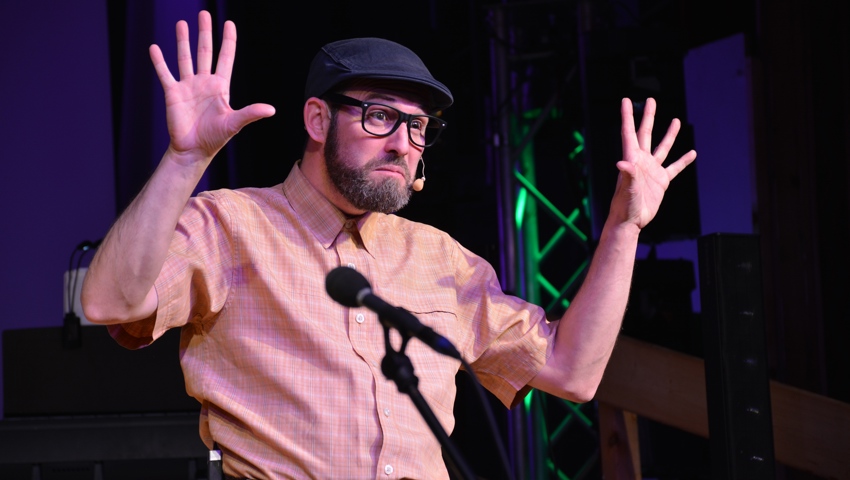 Der bekannte Comedian Sepp Manser hat am Staablueme-Montag drei Kurzauftritte. Der bekannte Comedian Sepp Manser hat am Staablueme-Montag drei Kurzauftritte.