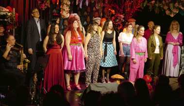 Verein Diogenes-Theater lädt ein, einen Blick in den «Kosmos Hühnerstall» zu werfen Verein Diogenes-Theater lädt ein, einen Blick in den «Kosmos Hühnerstall» zu werfen