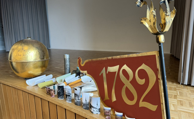 Inhalt der Zeitkapsel in der Turmkugel führte auf eine Zeitreise