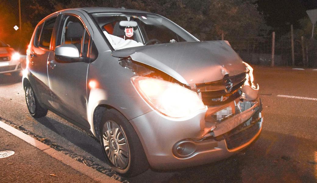 Der 64-jährige Lenker dieses Wagens bekam nicht mit, dass das Auto vor ihm angehalten hatten.