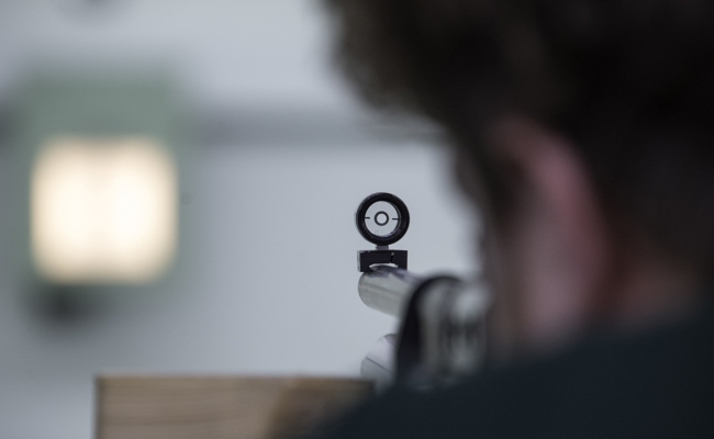 Mit Luftgewehr oder Pistole – kostenloses Probeschiessen am Tag der offenen Schützenhäuser