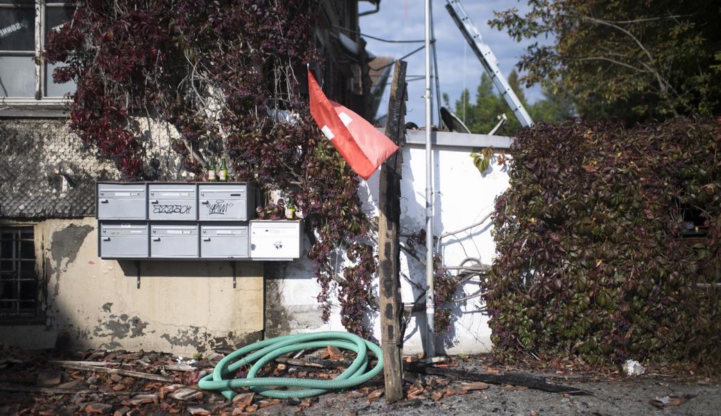 Vier Personen befanden sich in der Nacht auf Sonntag in den vermieteten Zimmern des Restaurants Sonne. Zwei kamen im Feuer ums Leben. Die Rechtsmedizin konnte ihre Identität nun zweifelsfrei feststellen.