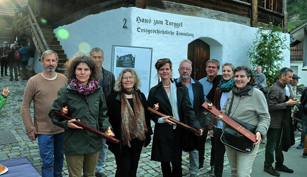 Die Siegerteams (vorne, von links): «Im dritten Himmel» von Uta Belina Waeger und Maria Jansa, Vorarlberg, 2. Rang, «Ursprung» des 
Gemeinnützigen Vereins NaturZiel, Altstätten, 1. Rang und «lost paradise» vom Team OePlan, Altstätten, 3. Rang.