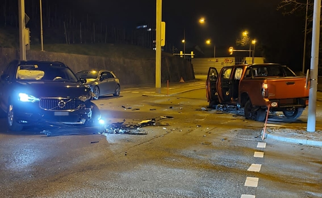 Zwei Autos stiessen zusammen - Totalschaden von insgesamt rund 40000 Franken