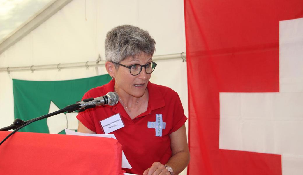 Karin Aerni sprach einleitende Worte und stellte den Bundeskanzler vor, indem sie seinen Werdegang beschrieb.