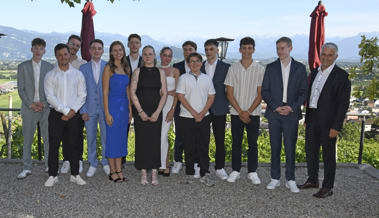 Erfolg durch Mut und Tun: Dreizehn BMS-Diplomierte erhalten Ratschläge für ihre Karrieren Erfolg durch Mut und Tun: Dreizehn BMS-Diplomierte erhalten Ratschläge für ihre Karrieren