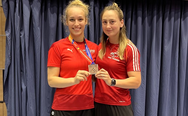 Ringerin Annatina Lippuner holt in Bukarest die Bronzemedaille