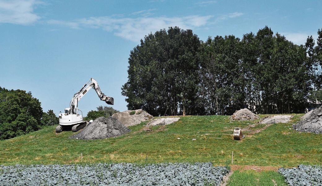 Der Kriessner Schützenhügel wird abgetragen und der Boden der Landwirtschaft zurückgegeben. 