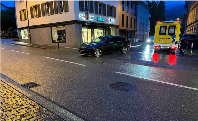 15-Jährige E-Scooter-Fahrerin nach Kollision verletzt