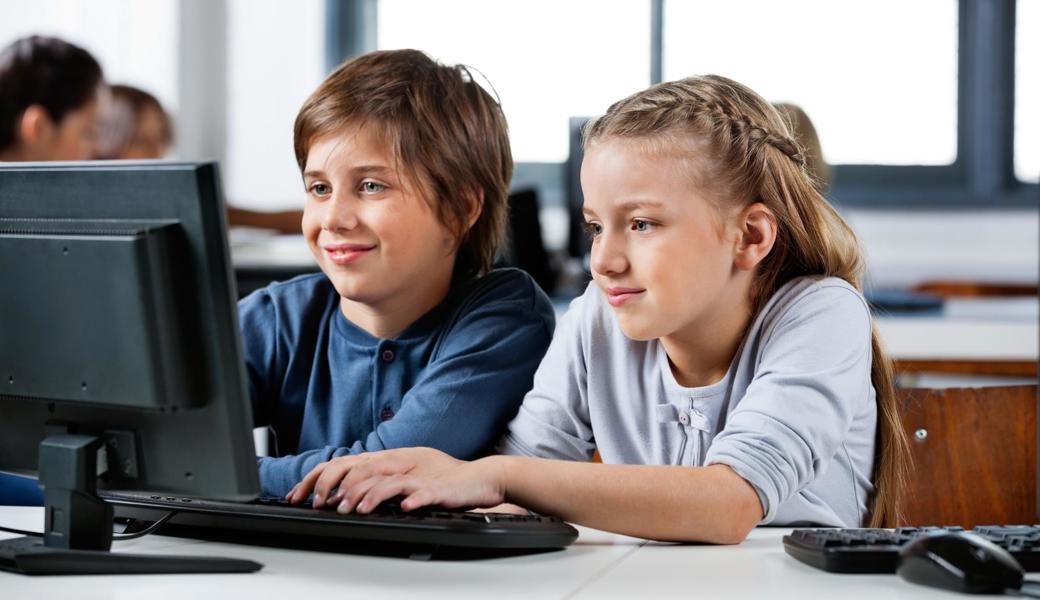 Auch Schülerinnen und Schüler sollen von der IT-Offensive profitieren.