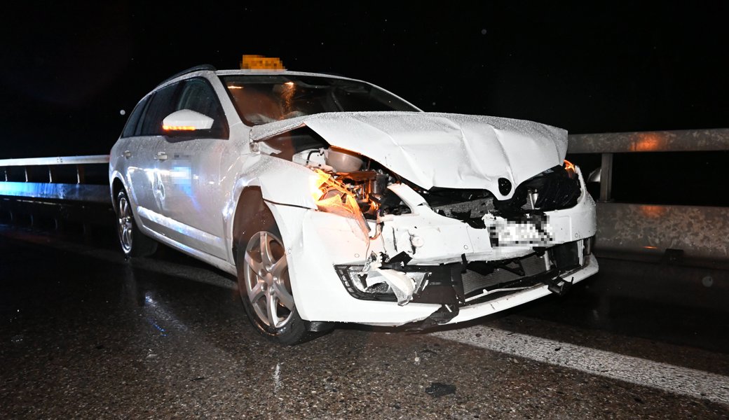A13: Auf einen Unfall folgt ein zweiter – Polizei sucht roten Renault