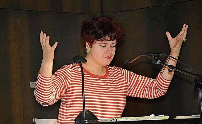 Performende Lyrikerin – lyrische Performerin