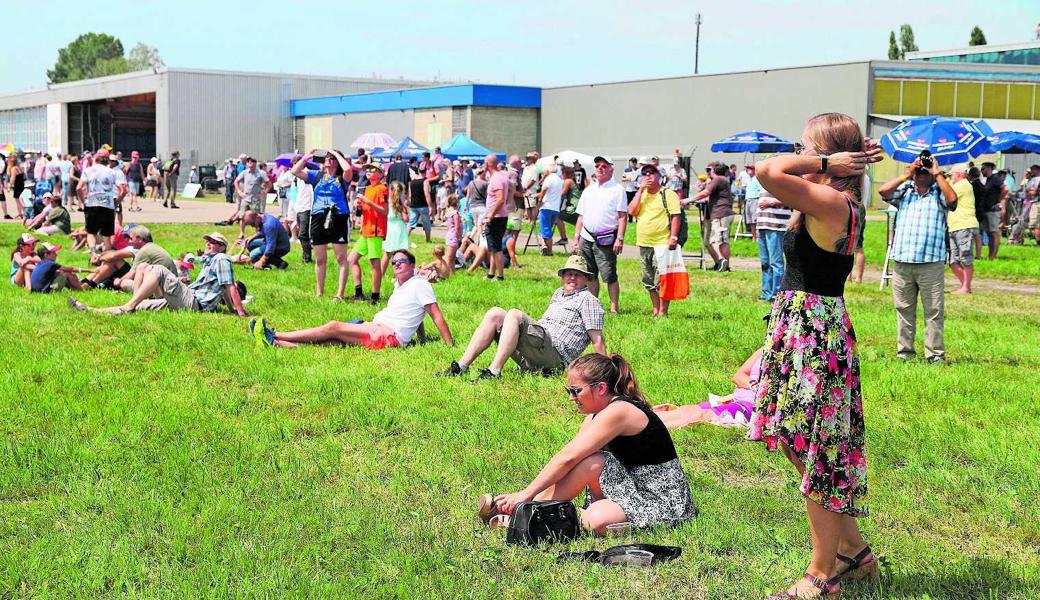 Historische Flieger lockten Besucher jeder Generation an. 