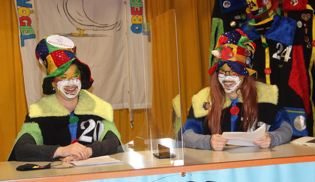 Kathrin Schmitter-Keel und Claudia Fischli-Schmid präsentieren dieses Jahr einen Teil der Körnlibank, den anderen Teil tragen Jürg Litscher und Benno Keel vor. Kathrin Schmitter-Keel und Claudia Fischli-Schmid präsentieren dieses Jahr einen Teil der Körnlibank, den anderen Teil tragen Jürg Litscher und Benno Keel vor.