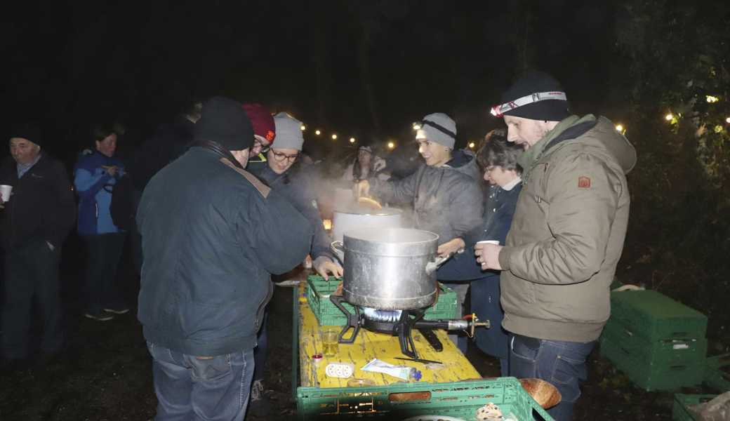 Lagerfeuer und Punsch wärmten Leib und Seele. 