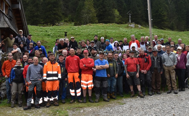 82 Freiwillige arbeiten auf der Alp Sämtis