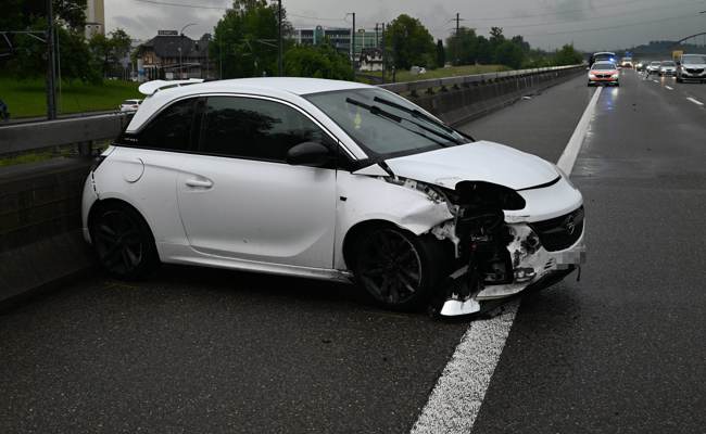 Angetrunkener Lenker baut Unfall auf der Autobahn A13