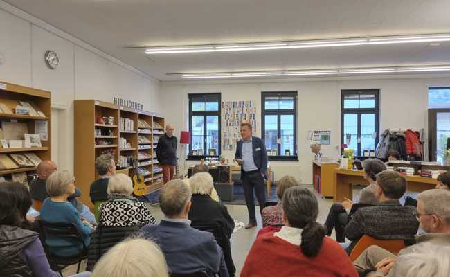 Veränderungen im Vorstand der Bibliothek - Ursina Raymann tritt zurück