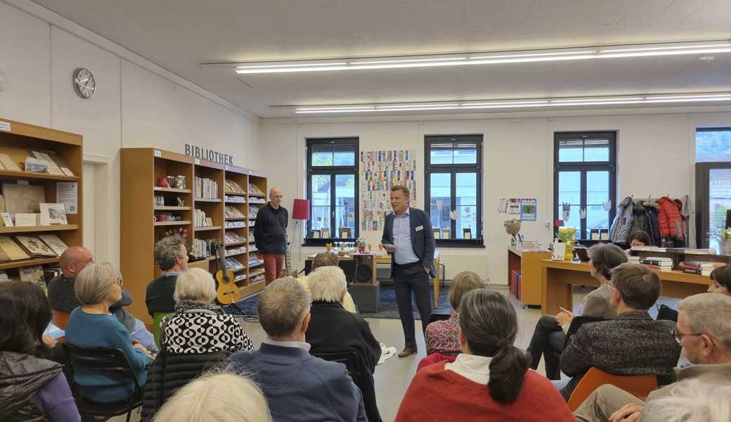 Veränderungen im Vorstand der Bibliothek - Ursina Raymann tritt zurück