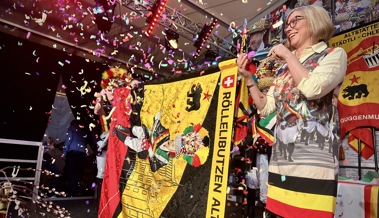 Politprominenz bei Fahnenweihe der Röllelibutzen