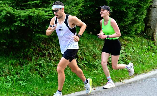 Der Schwammlauf ist angenehm, weil er lange durch den Wald führt